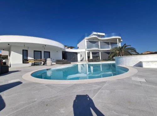 The ViewBay