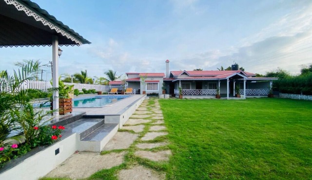 The Vine Villa, Nashik by Ebony Stays | Private Pool Stay with Vineyard Views in Nashik