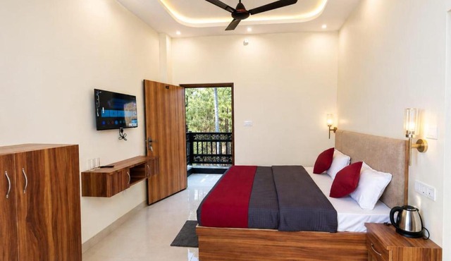 The Whistling Pine Homestay With Natural Swimming Pool in Lansdowne