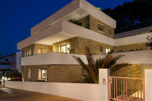 The White House, Brac in Pučišća