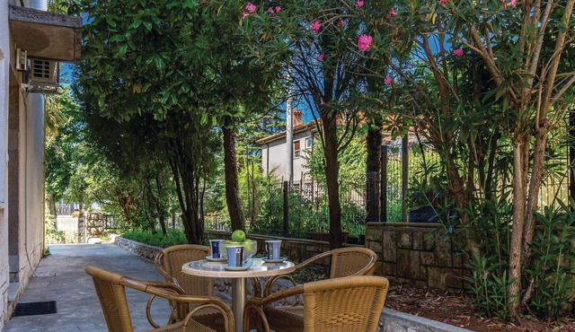 These functional apartments are located in Kostrena, not far from the town of Crikvenica.