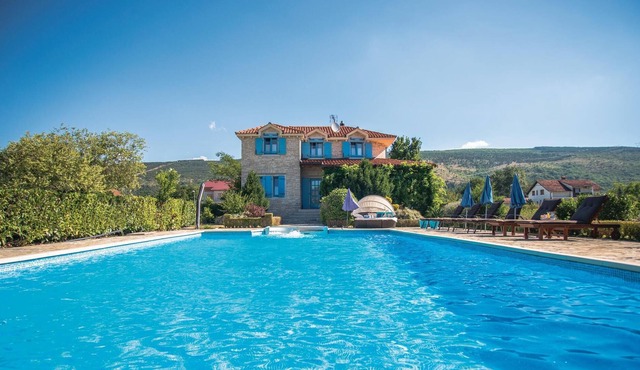This beautifully built stone house is located in the interior of Dalmatia.