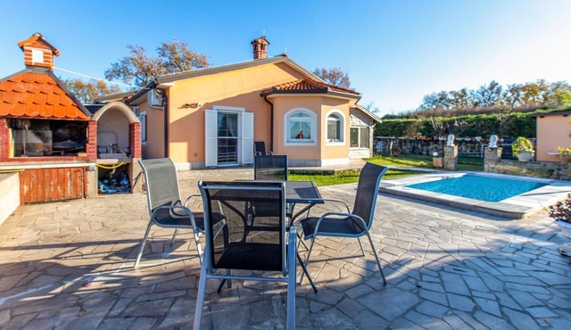 This cozy vacation home with private pool is located in the small village of Pobegi, surrounded by o in Pobegi