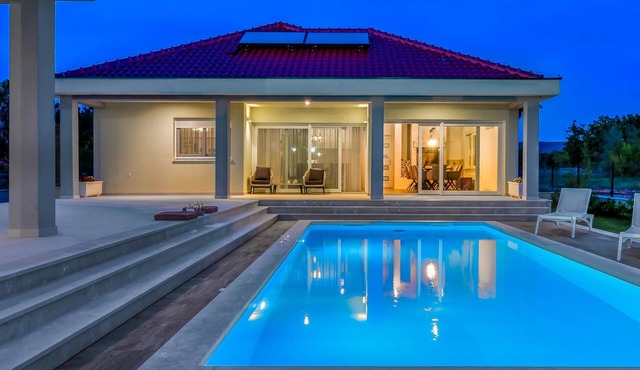 This luxuriously furnished holiday home is situated on a 1400 m² plot.