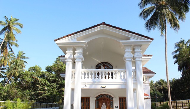 This ultra-luxurious villa with contemporary art deco architecture. in Morjim