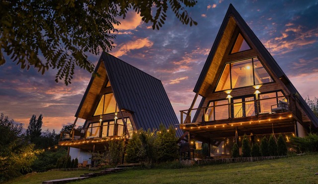 Three-Bedroom A Frame Chalet in Dealu Mare in Malu Roșu