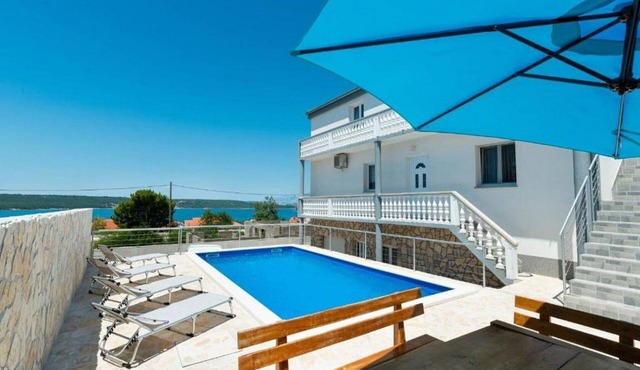 Three Bedroom apartment with Terrace and Swimming pool