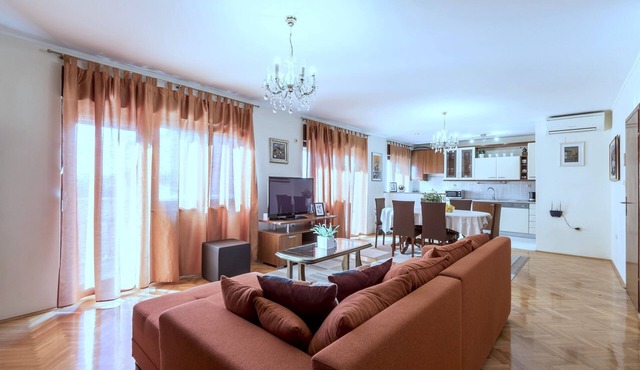 Three bedroom apartment with balcony Kaštel Štafilić, Kaštela (A-20662-b)