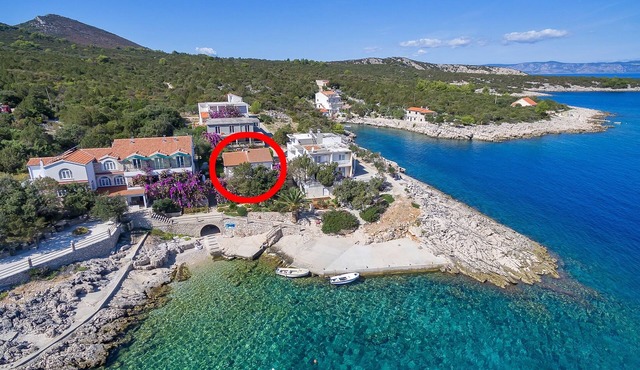 Three bedroom apartment near beach Cove Pokrivenik (Hvar) (A-5223-b)