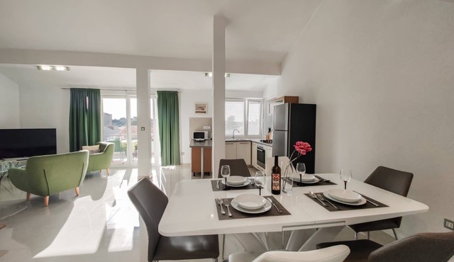 Three bedroom apartment with terrace Makarska (A-20700-a) in Makarska
