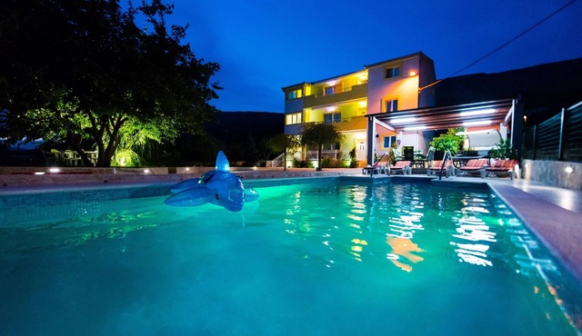 Three bedroom apartment with a swimming pool Podstrana, Split (A-13393-b)