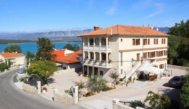 Three bedroom apartment with balcony and sea view Soline, Krk (A-19198-b)