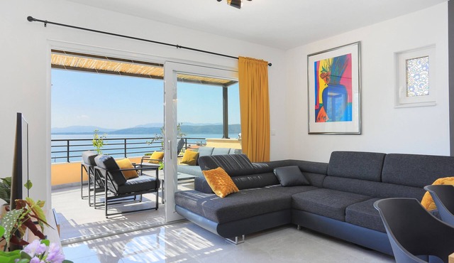 Three bedroom apartment near beach Igrane, Makarska (A-18405-c)