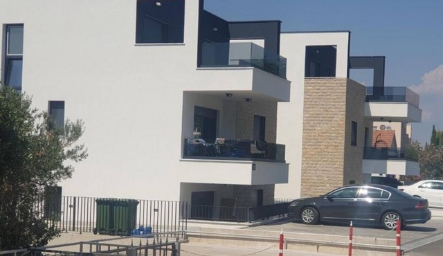 Three bedroom apartment with a swimming pool Murter (A-22942-a)