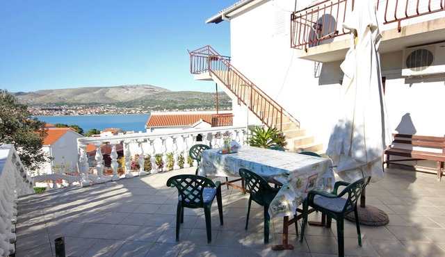 Three bedroom apartment with balcony and sea view Mastrinka, Čiovo (A-9428-a)