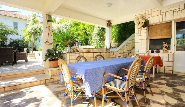 Three bedroom apartment near beach Stanići, Omiš (A-1031-a)