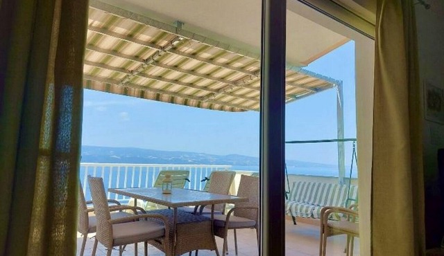 Three bedroom apartment with terrace and sea view Lokva Rogoznica, Omiš (A-22069-c)