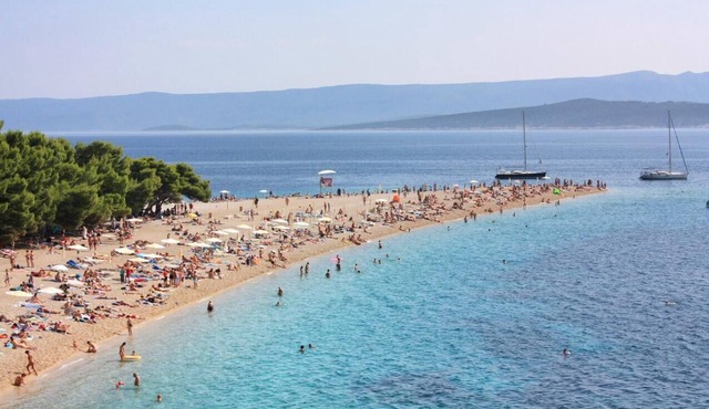 Three bedroom apartment with terrace and sea view Murvica, Brač (A-22780-a)