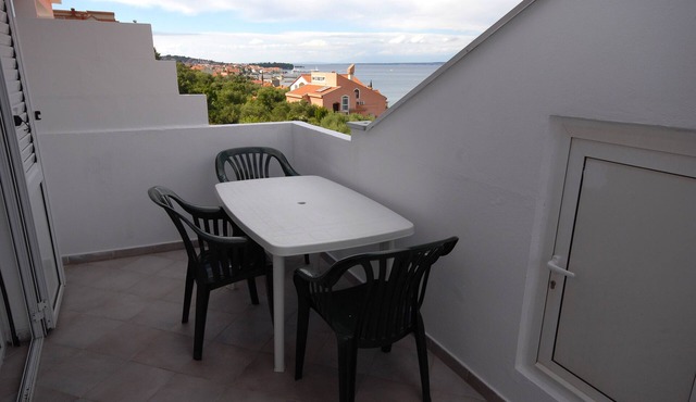 Three bedroom apartment with a swimming pool Kali, Ugljan (A-14083-d)