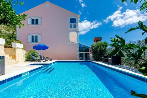 Three Bedroom Holiday Home, Pool , Sauna, Terrace in Gruda