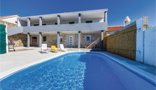 Three-Bedroom Holiday Home in Nadin