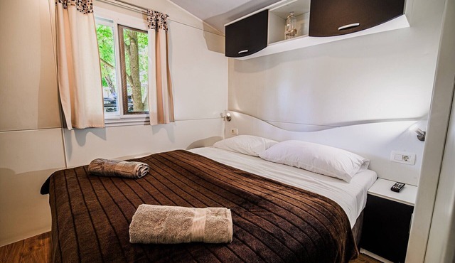 Three Bedroom Mobile Home with Lake View in Catez ob Savi