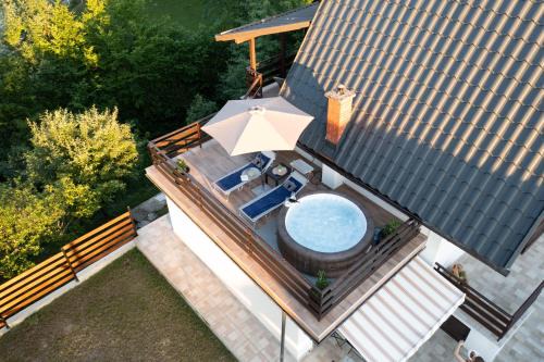 Tiny House with Jacuzzi by the Dobra River near Karlovac by Destination GREEN Croatia