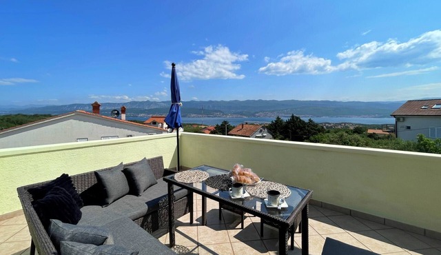 Top Apartment - panoramic sea view, terrace, garden, private parking, BBQ