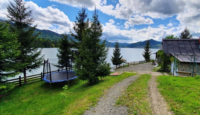 Traditional Fisherman's house Colibita, lakefront with view and pontoon in Bistrita Bargaului