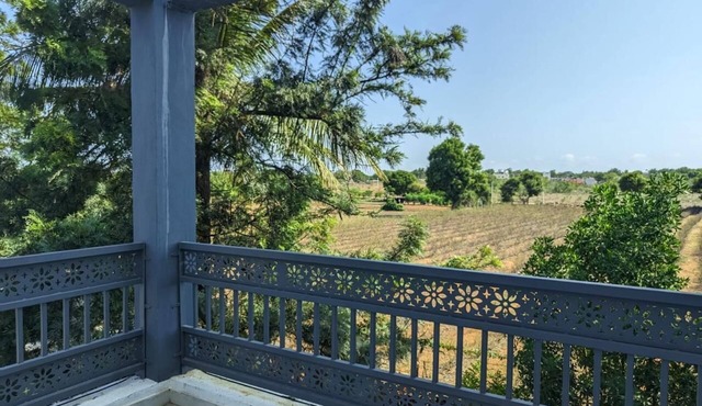 Tranquil 3-bedroom farmhouse with AC in charming Hyderabad in Hyderabad