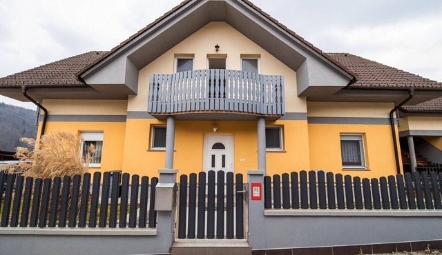 Tranquil and Charming Apartments with Shared Garden - Three Bedroom Apartment with Balcony in Skofljica