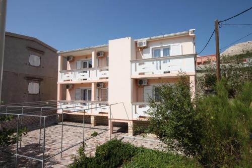 Triple Room Metajna 6378d in Metajna