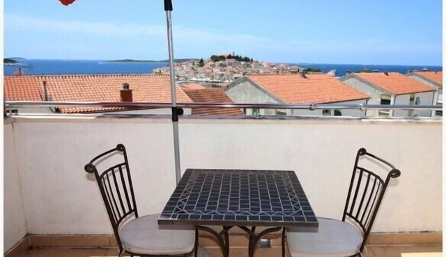 Triple room with bathroom and sea view