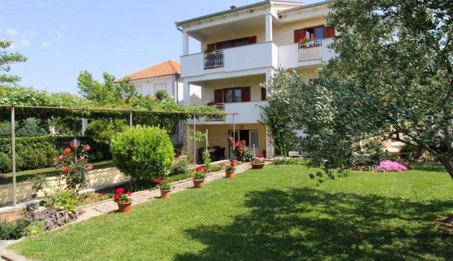 Two bedroom apartment with balcony and sea view Sveti Filip i Jakov, Biograd (A-19436-a)