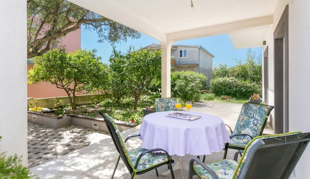 Two bedroom apartment with terrace Kaštel Novi, Kaštela (A-22702-a)