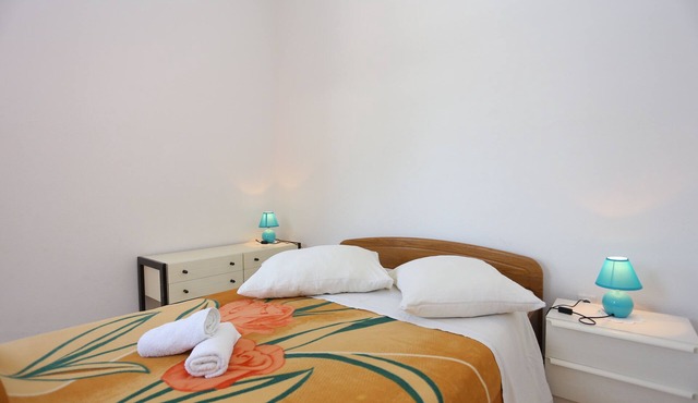 Two bedroom apartment with terrace and sea view Lokva Rogoznica, Omiš (A-17645-a)