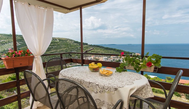 Two bedroom apartment with terrace and sea view Bilo, Primošten (A-6478-b)