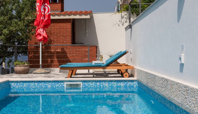 Two bedroom apartment with a swimming pool by the beach Zavode, Omiš (A-1021-b)
