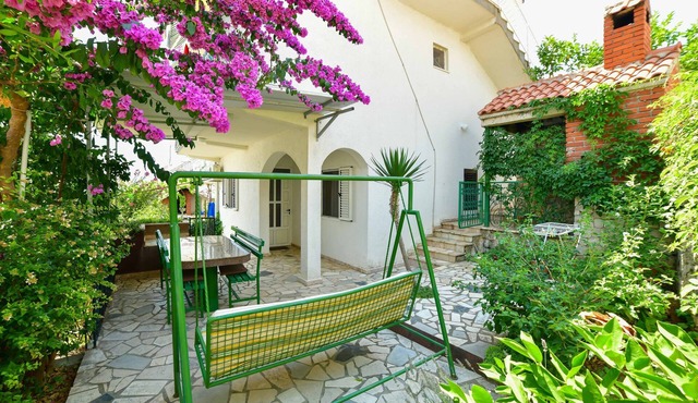 Two bedroom apartment with terrace Mavarštica, Čiovo (A-25405-d)