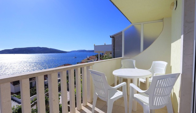 Two bedroom apartment with terrace and sea view Okrug Donji, Čiovo (A-17232-b)