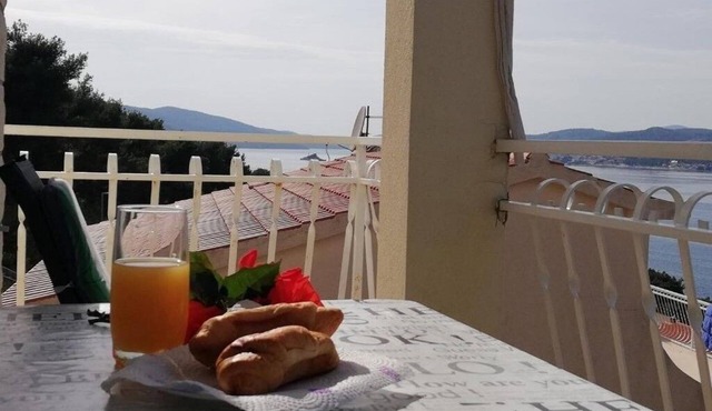 Two bedroom apartment near beach Okrug Donji, Čiovo (A-25470-a)