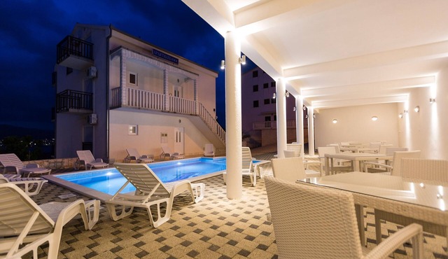 Two bedroom apartment with balcony and sea view Okrug Donji, Čiovo (A-8664-a)