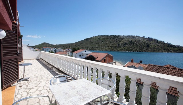 Two bedroom apartment near beach Stupin Čeline (Rogoznica) (A-21043-d)