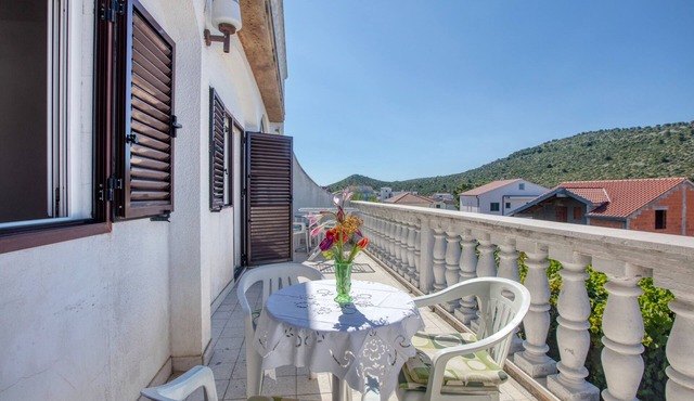 Two bedroom apartment near beach Stupin Čeline (Rogoznica) (A-21043-a)
