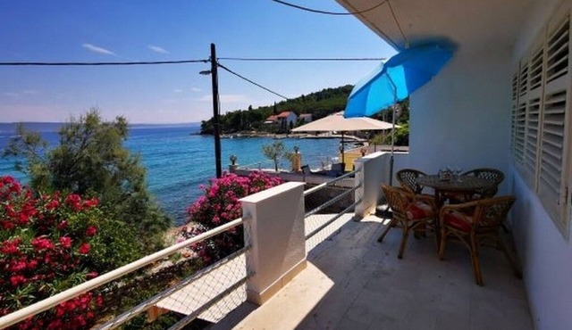 Two bedroom apartment near beach Kukljica, Ugljan (A-24177-a)