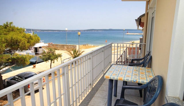 Two bedroom apartment near beach Kukljica, Ugljan (A-8252-a)
