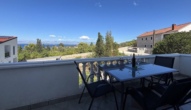 Two bedroom apartment with balcony and sea view Lukoran, Ugljan (A-25081-a) in Lukoran