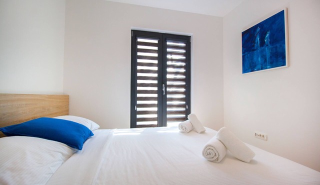 Two bedroom apartment with balcony Makarska (A-19145-a)