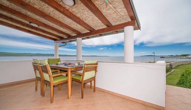 Two bedroom apartment near beach Nerezine, Lošinj (A-7963-c)