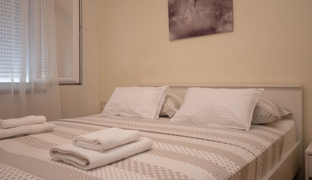 Two bedroom apartment with terrace and sea view Povljana, Pag (A-6298-b)
